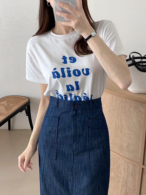 블루 레터링 모달 반팔 티셔츠